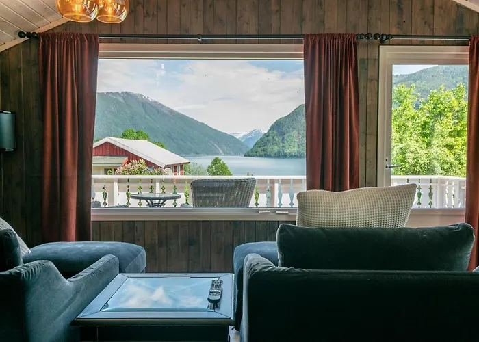 Dragsvik Fjordhotel (adults Only) Hotell