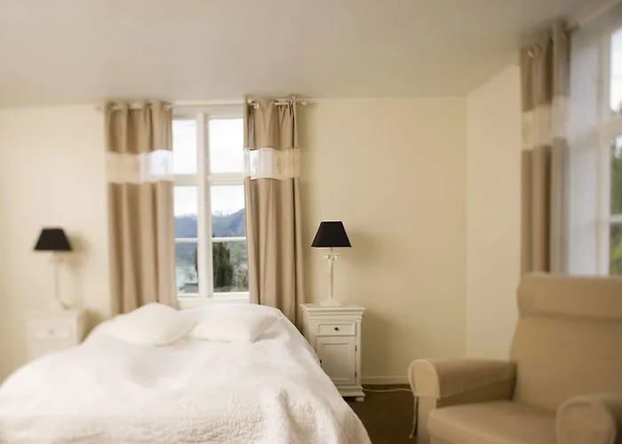 Dragsvik Fjordhotel Hotel 2*